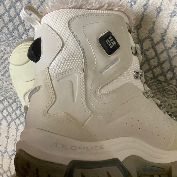 Columbia Rechargeable Heated Boots 9 - Picture 4 of 7